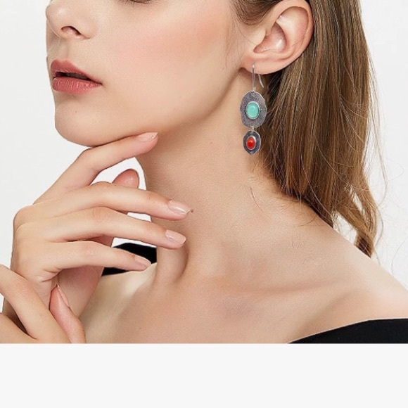 Mismatched Drop Earrings - Picture 7 of 9